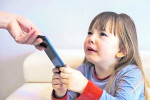 Teléfono celular para niños y su uso seguro