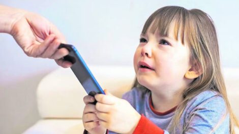Teléfono celular para niños y su uso seguro