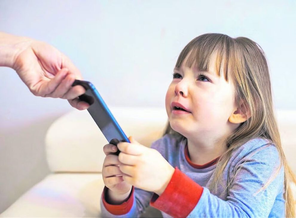 Teléfono celular para niños y su uso seguro