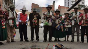 Ritual Puqanchawi del Jallupacha en puertas de la Estación de Trenes