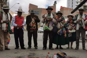 Ritual Puqanchawi del Jallupacha en puertas de la Estación de Trenes