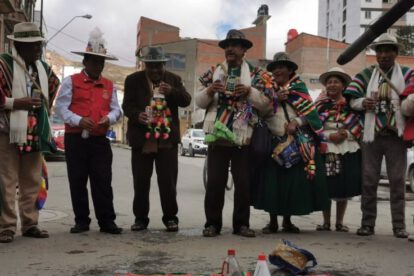 Ritual Puqanchawi del Jallupacha en puertas de la Estación de Trenes