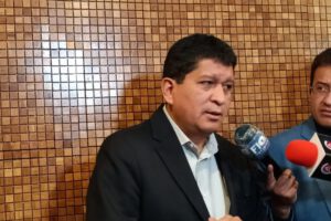 Acuerdo político del senador Luis Adolfo Flores