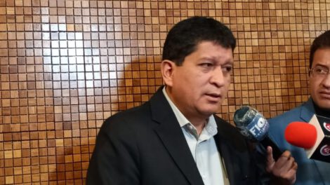 Acuerdo político del senador Luis Adolfo Flores