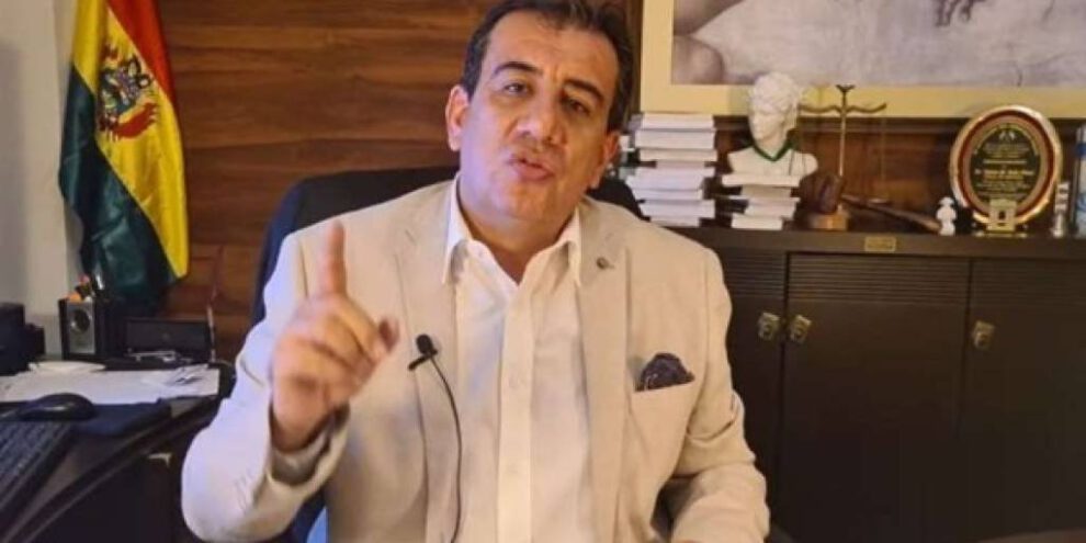 Jaime Soliz Flores anuncia candidatura presidencial