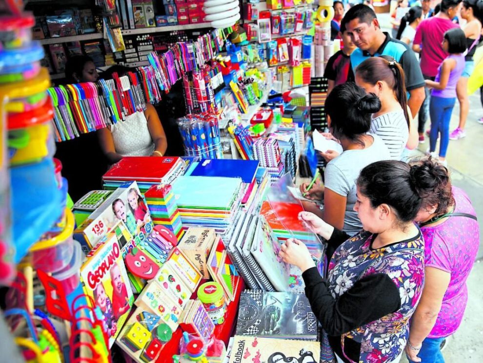 Irregularidades en unidades educativas relacionadas con la compra de material escolar