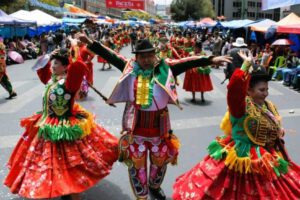 Carnaval en La Paz con rutas alternas habilitadas