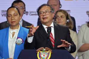 Gustavo Petro no tolerará chantajes de bandas criminales en Colombia