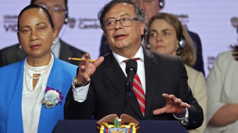 Gustavo Petro no tolerará chantajes de bandas criminales en Colombia