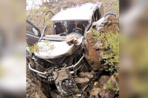Minibús vuelca en ruta Oruro-Cochabamba dejando 7 heridos