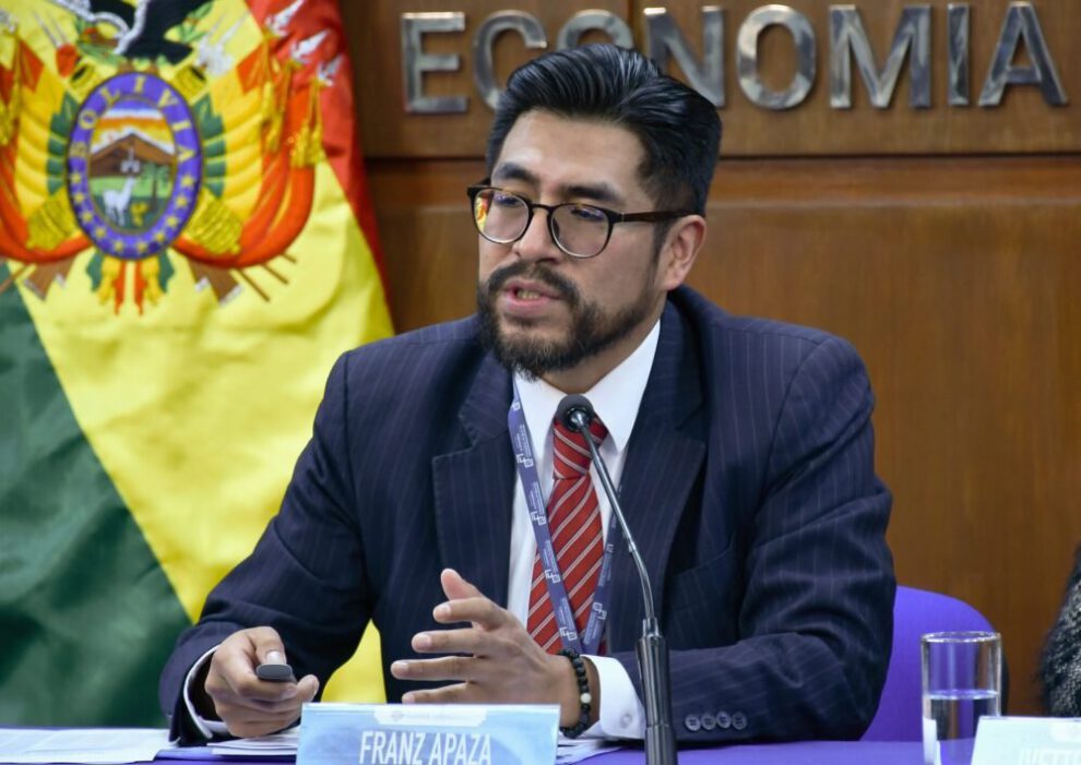 Escasez de divisas en el sistema financiero según Franz Apaza