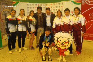 La selección boliviana de bádminton liderada por Oruro