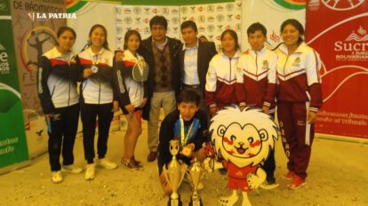 La selección boliviana de bádminton liderada por Oruro