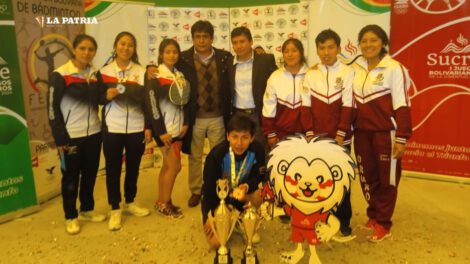 La selección boliviana de bádminton liderada por Oruro