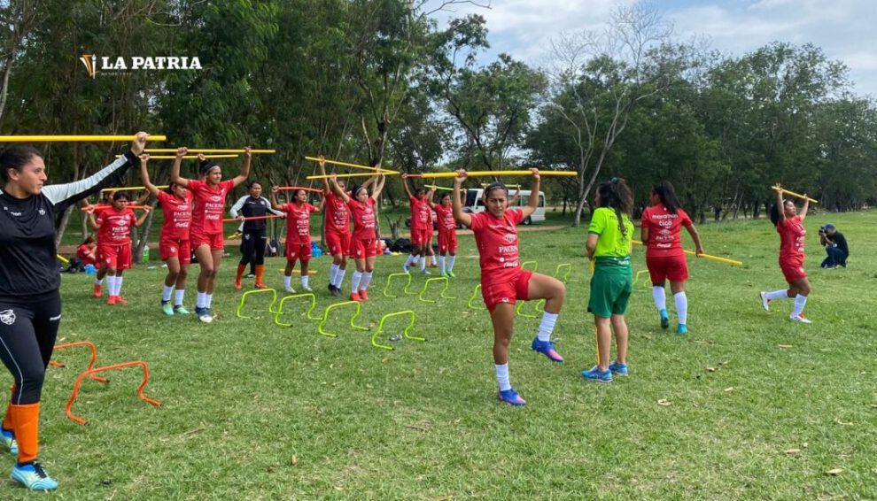 Selección boliviana de fútbol damas convocada por Mauricio Villarroel