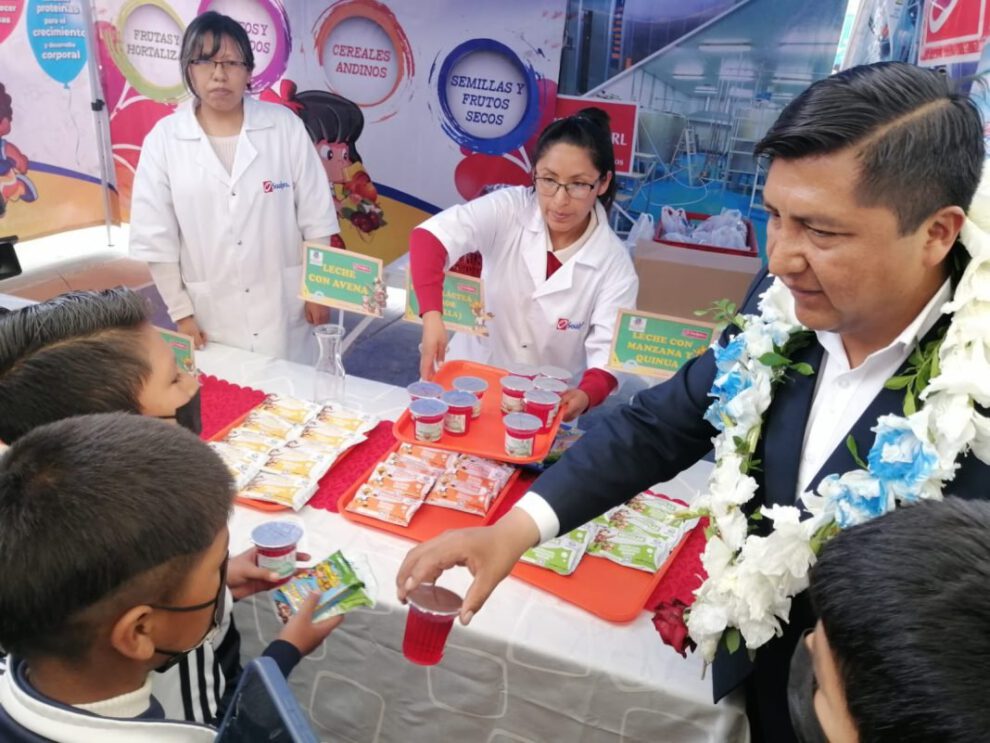 Entrega del Alimento Complementario Escolar en Oruro