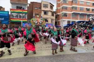 Caretas gigantes del Carnaval de Oruro
