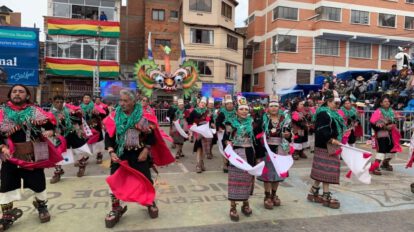 Caretas gigantes del Carnaval de Oruro