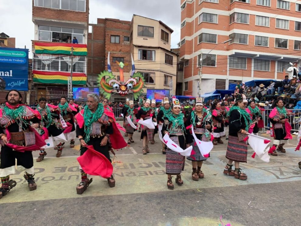 Caretas gigantes del Carnaval de Oruro