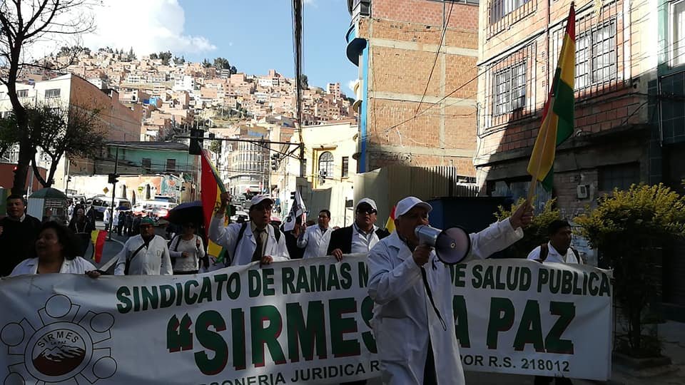 paro de trabajadores en salud en La Paz por conflicto de Ley de Pensiones