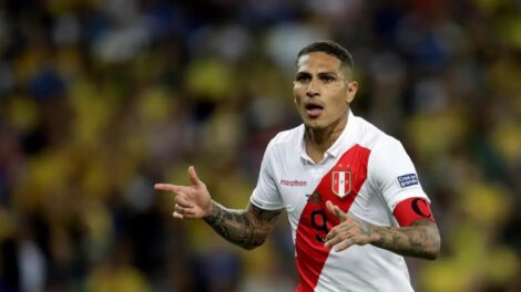 Paolo Guerrero renuncia a jugar en el Universidad César Vallejo por amenazas a su madre