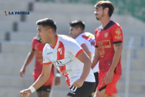 Always Ready frente a FC Universitario en el inicio del torneo Apertura