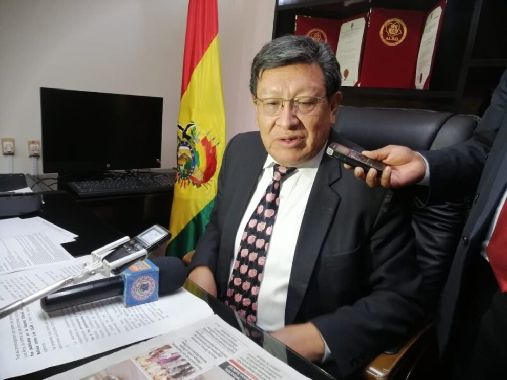 Caos judicial por renuncia de altos magistrados según Hernán Ocaña