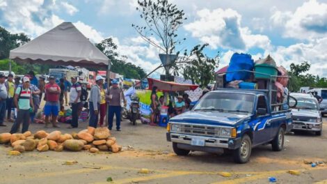 Bloqueo de la carretera en Yapacaní
