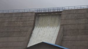 Alerta en La Paz por rebalse de la represa Incachaca