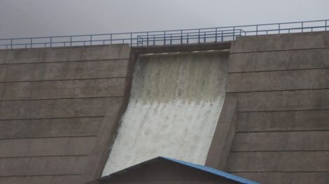 Alerta en La Paz por rebalse de la represa Incachaca