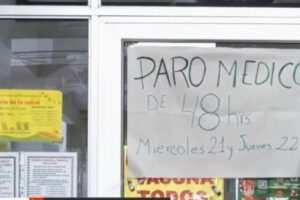 paro de médicos y trabajadores en salud por polémica ley de pensiones