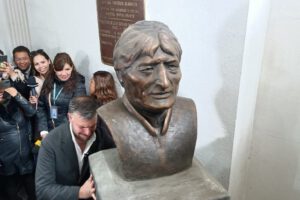 Retiro del busto de Evo Morales en la Asamblea Legislativa Plurinacional