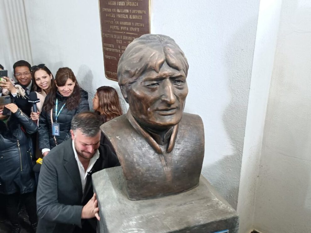 Retiro del busto de Evo Morales en la Asamblea Legislativa Plurinacional
