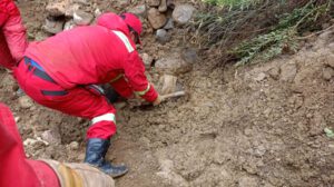 Deslizamiento fatal en La Paz: Hombre mayor pierde la vida al quedar atrapado bajo un muro
