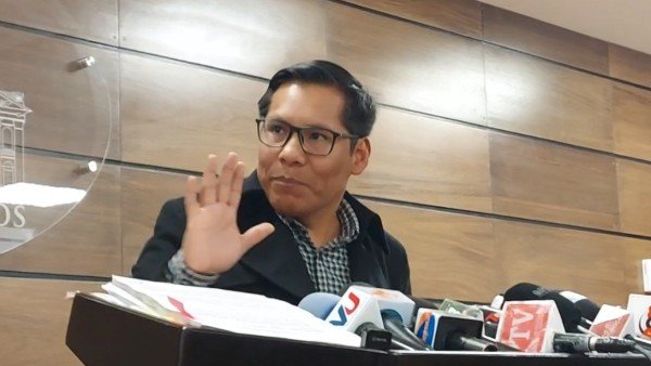 Santos Mamani denuncia control judicial en Bolivia