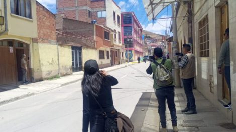 Violencia y caos en Oruro: periodistas agredidos y amenazados durante protestas por aumento del pasaje