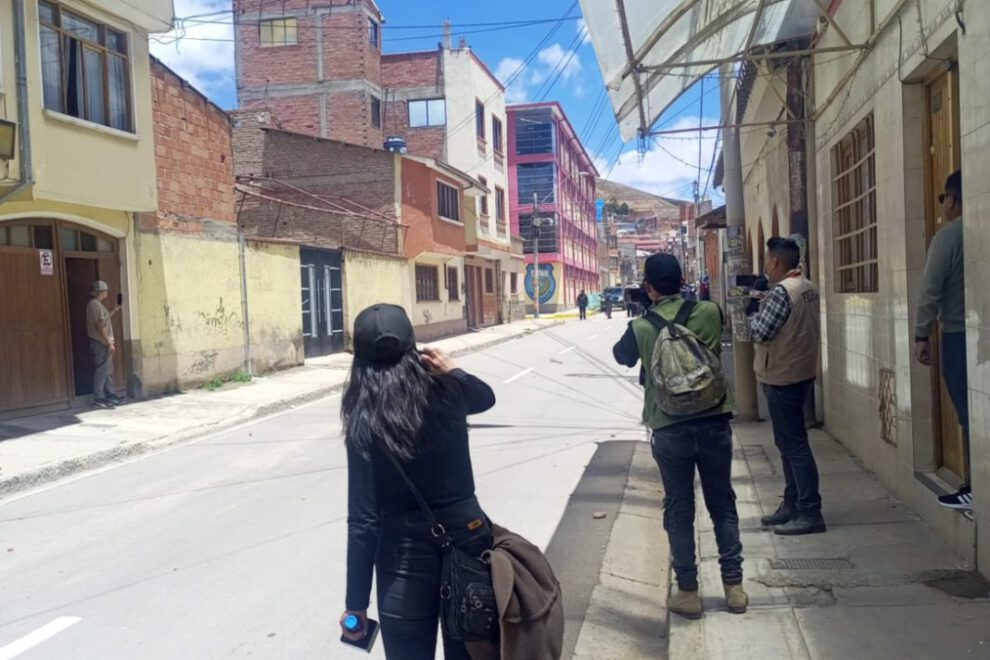 Violencia y caos en Oruro: periodistas agredidos y amenazados durante protestas por aumento del pasaje