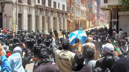 Enfrentamientos entre chóferes y universitarios en Oruro