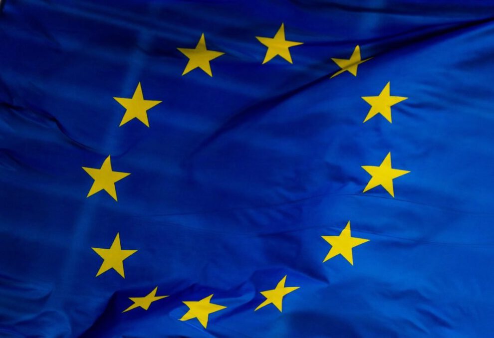 Imagen de la bandera de la Unión Europea en el contexto de sanciones contra Rusia