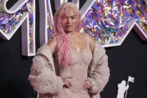 Karol G arrasa en el Premio Lo Nuestro 2024
