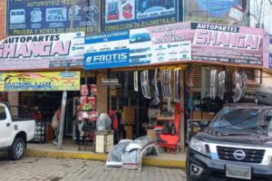 Aumento de precios de repuestos y lubricantes para vehículos por escasez del dólar