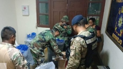 Decomiso de coca prensada y cigarrillos en Bermejo