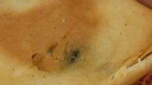 Ración dura y con moho en desayuno escolar