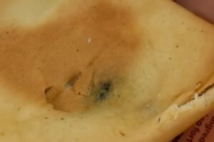 Ración dura y con moho en desayuno escolar