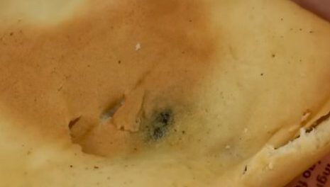 Ración dura y con moho en desayuno escolar