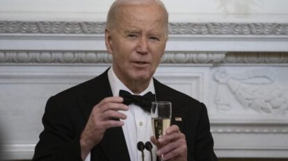 Biden llama a votantes para derrotar a Trump en noviembre