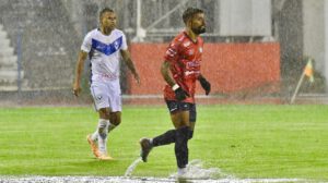 Anegación en la cancha del estadio Jesús Bermúdez