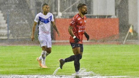 Anegación en la cancha del estadio Jesús Bermúdez