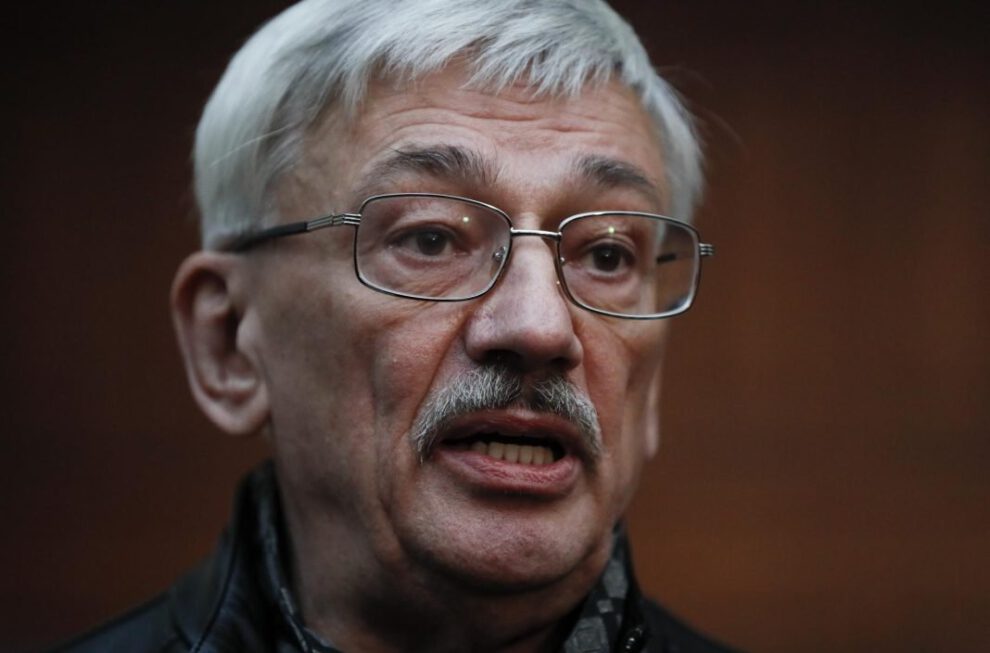 Oleg Orlov, dirigente de derechos humanos, enfrenta juicio en Rusia