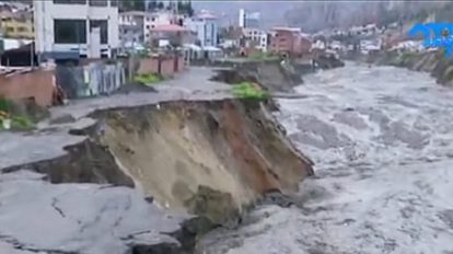 Desplome de plataforma en Bajo Callapa por lluvias intensas